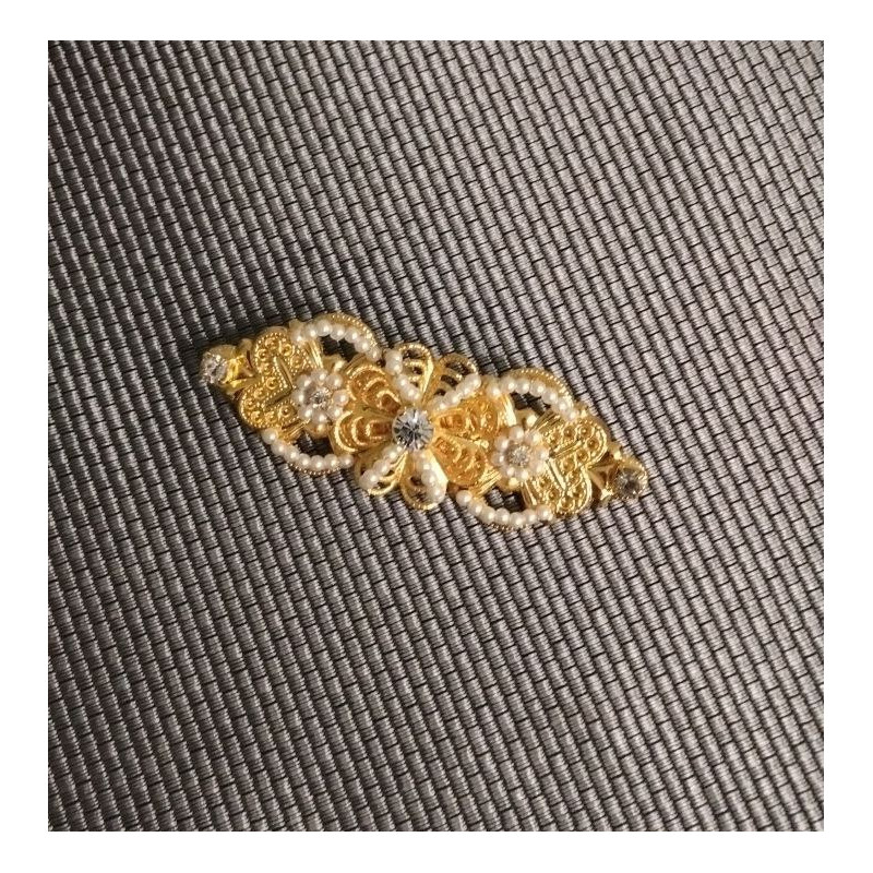 Broche Regional - Flores perlas y cristal Broche Regional - Flores perlas y cristal